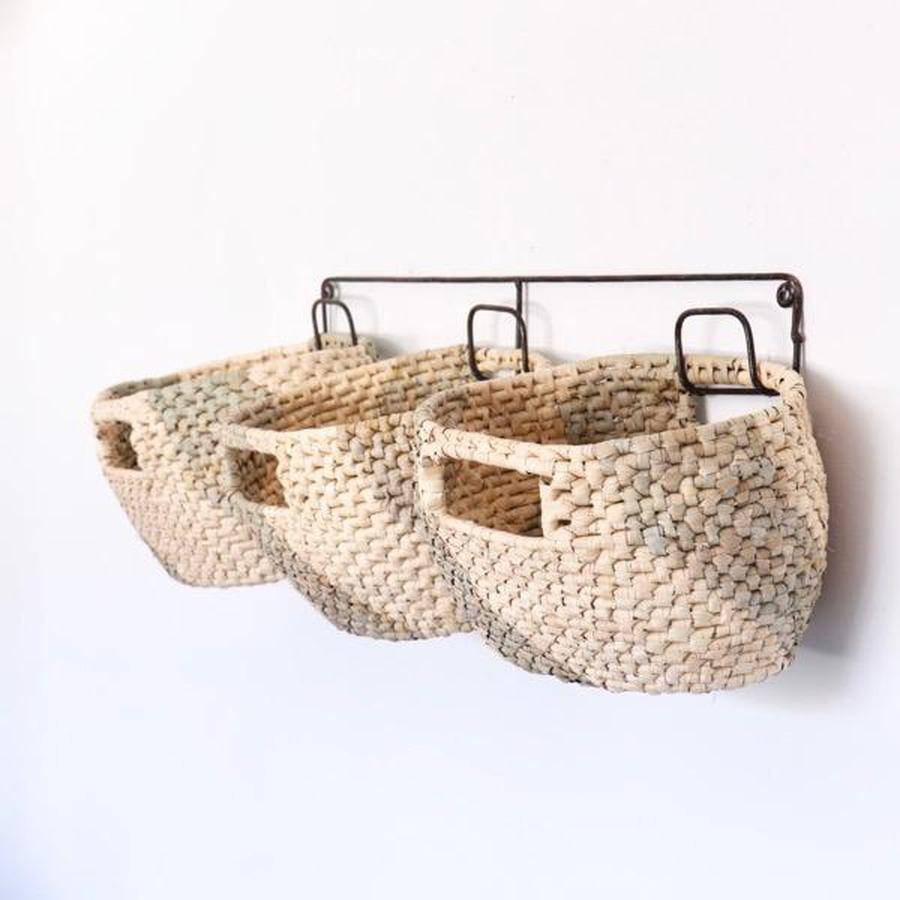 Metal Wall Hanging Rack w/ 3 Seagrass Baskets