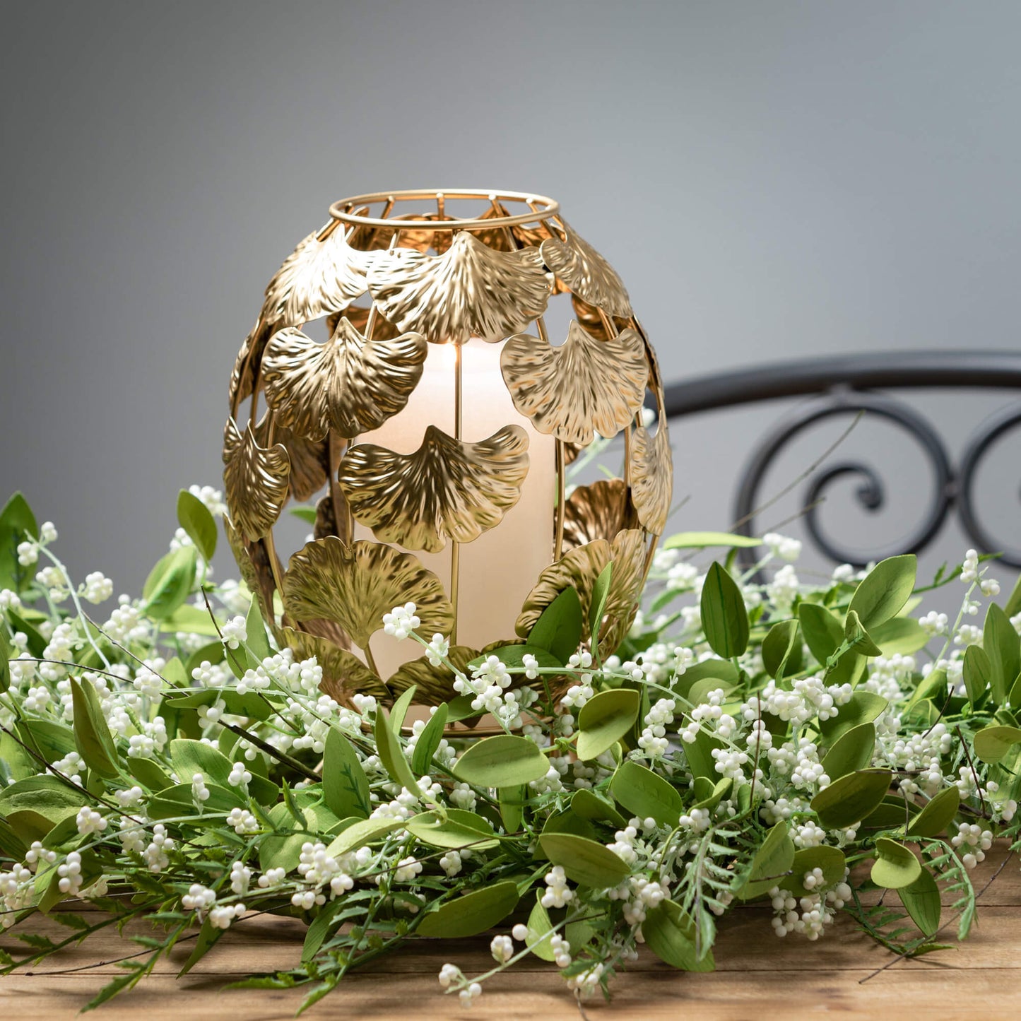 Green Leaf White Berry Wreath